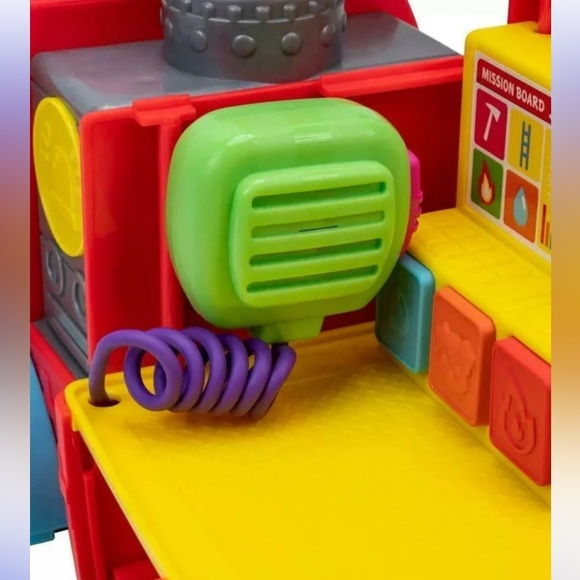 CoComelon Transforming Fire Truck - Picture 7 of 7